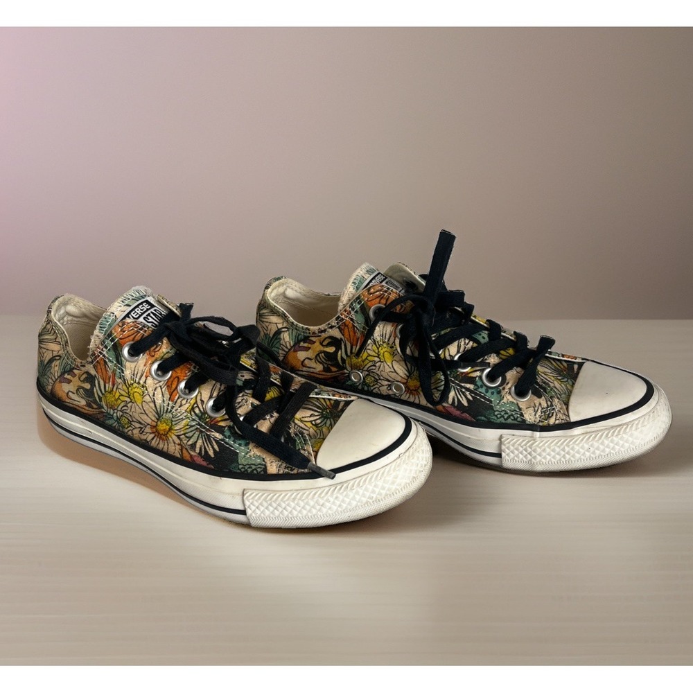 Converse All Stars Low top Canvas Sneakers Daisy Flower Print Woman's Sz 6.5
